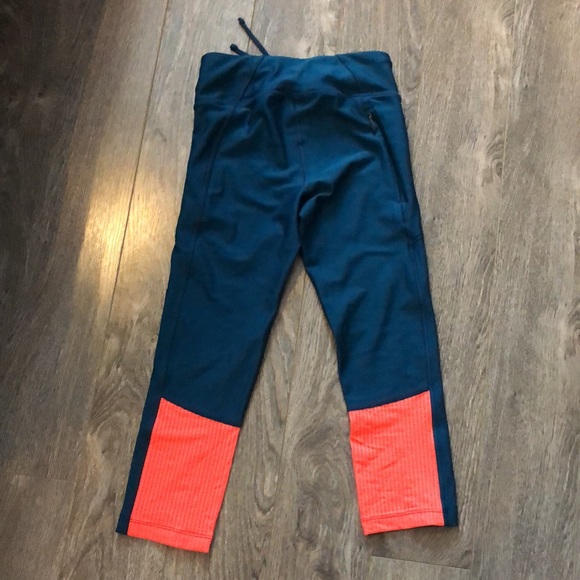 Underarmour 3/4 leggings - Picture 2 of 3